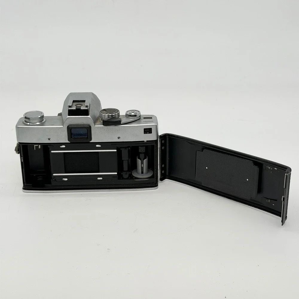 Minolta SRT 202 35mm SLR Film Camera Body Silver Black Vintage 2396308
